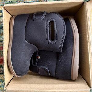 Baby Bogs size 9 - rain boots - winter boots - water proof sherpa lined - black